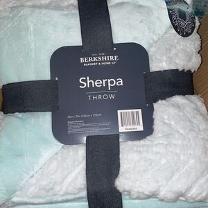 Berkshire Blanket & Home Sherpa Throw 55x70 Blue Gray Fuzzy Comfy NWT